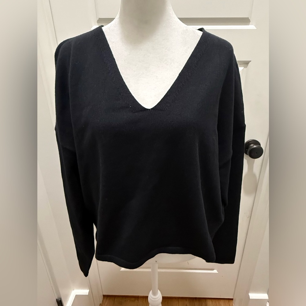 NWT. Lillusory. Black V-neck Dolma Sleeve Sweater. Size Large.